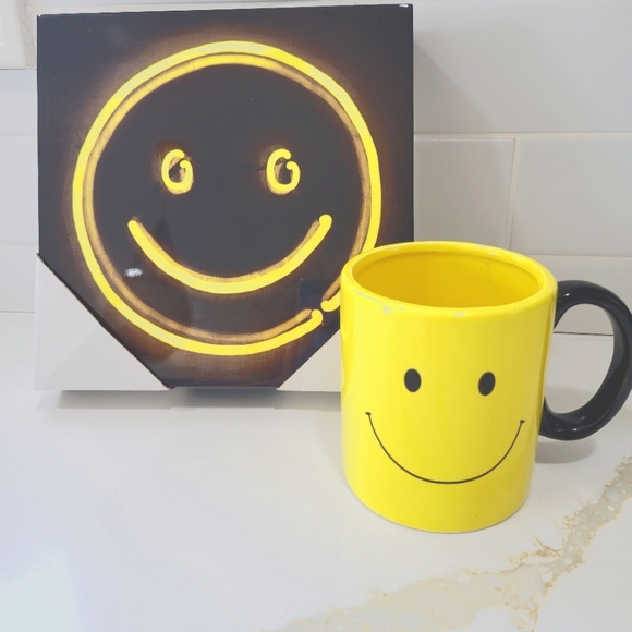 Source Unknown Other - Smile Set/ Mug and Box Sign